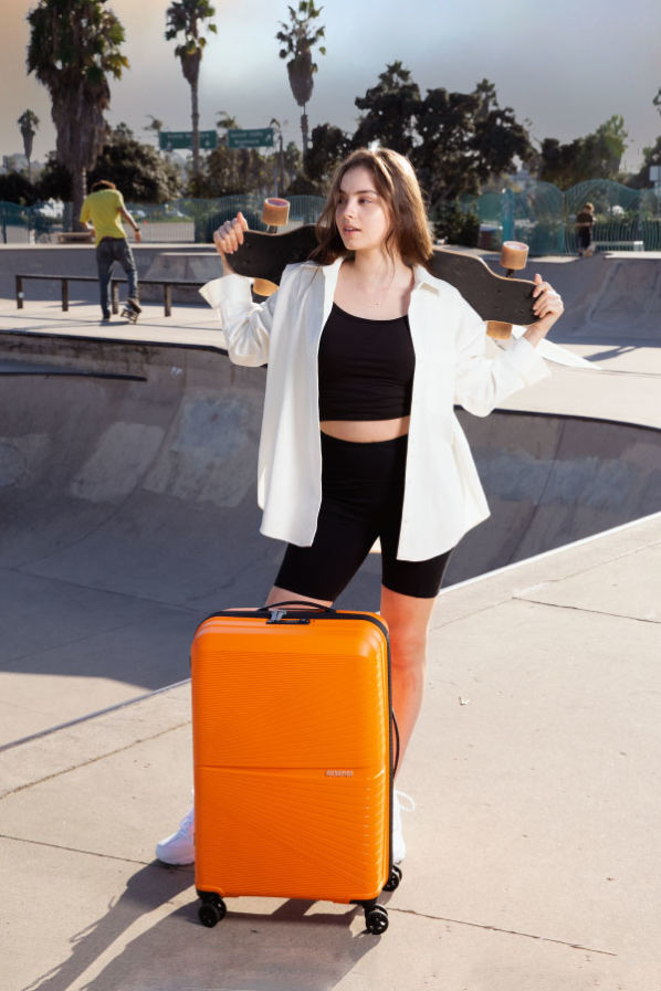 Mala de Viagem Superleve Média 67cm 4 Rodas Manga Laranja - Airconic | American Tourister®